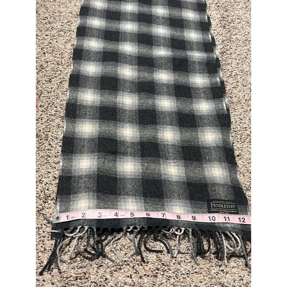 Pendleton Vintage Black Gray Plaid Men’s Scarf 100% Wool Made In USA Fringe - Picture 6 of 6